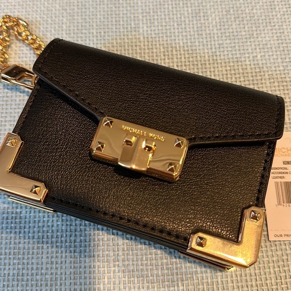 Michael Kors - Picture 2 of 5